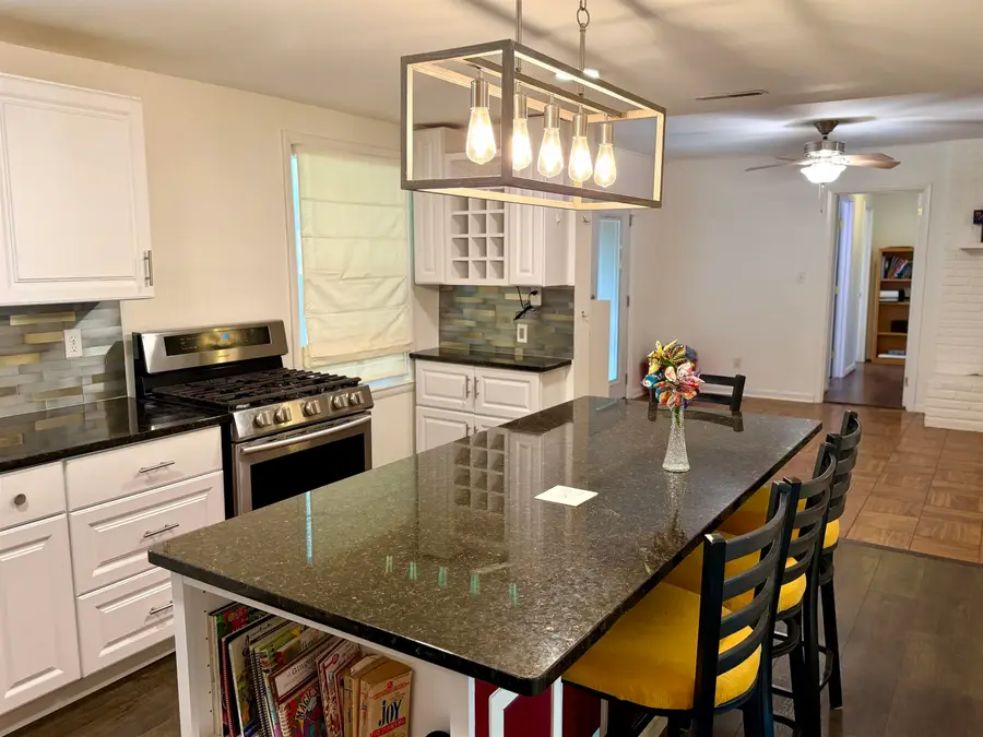 209 Flurnoy Ave, Florence, AL 35633 - #2
