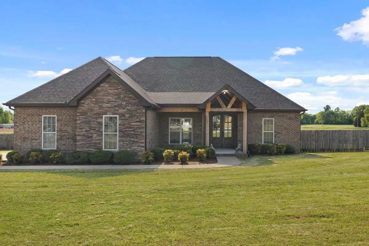 185 Valley Grove St, Tuscumbia, AL 35674 - #1
