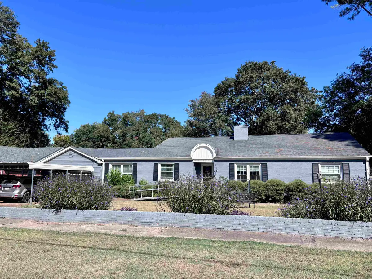 907 E 4th St, Tuscumbia, AL 35674 - #1