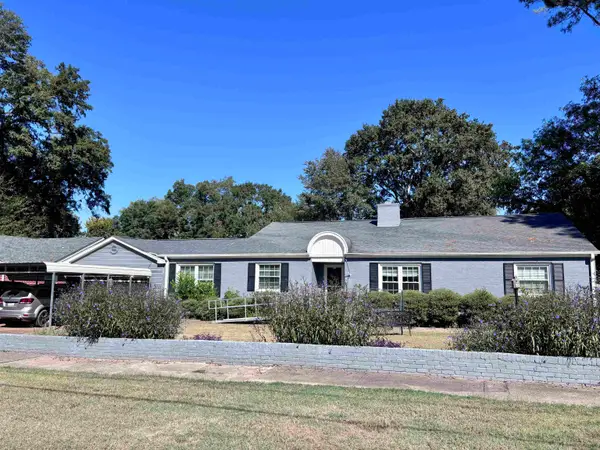 907 E 4th St, Tuscumbia, AL 35674