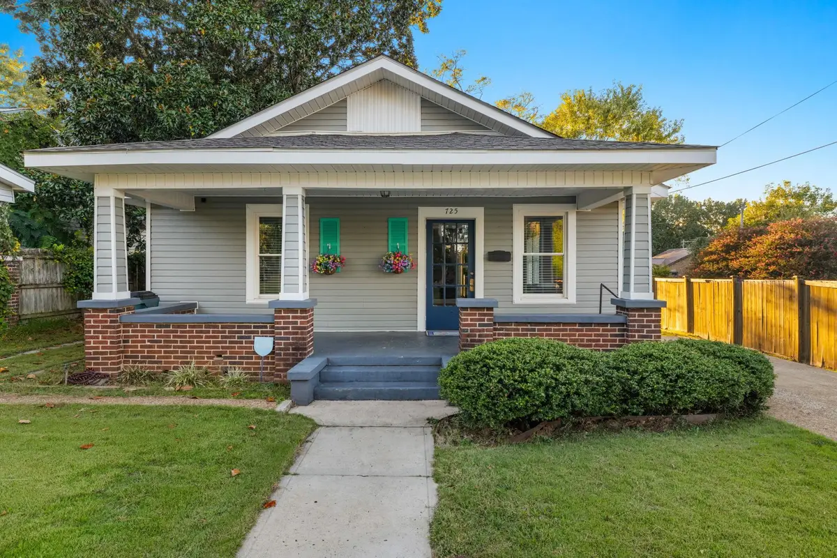 725 N Jefferson St, Tuscumbia, AL 35674 - #1