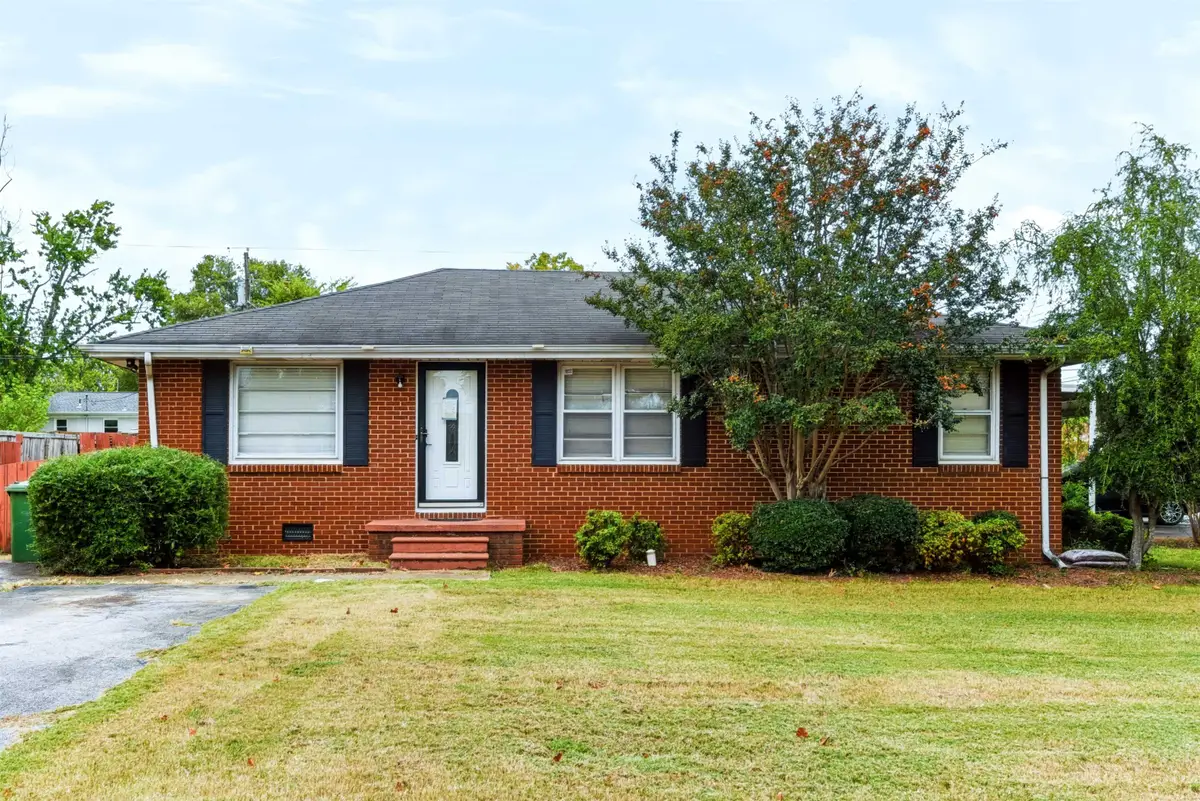 409 W Pasadena Ave, Muscle Shoals, AL 35661 - #1