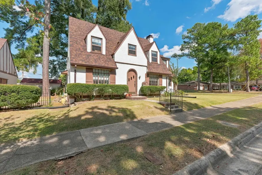 300 Woodland Rd, Florence, AL 35630 - #3