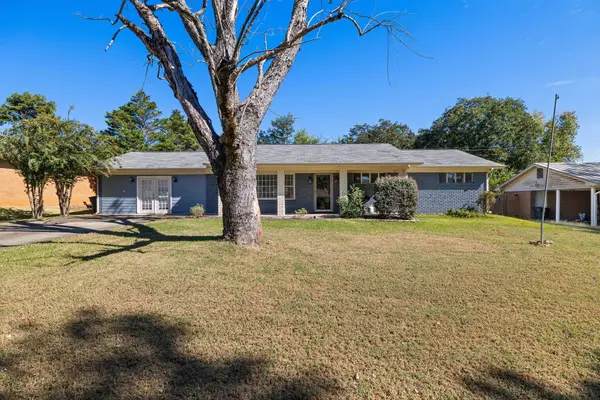 529 W Lakeside Dr, Florence, AL 35630