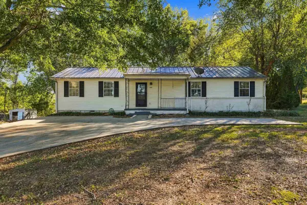 410 Carter Dr, Tuscumbia, AL 35674