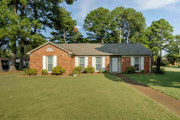 709 Burroughs Ave, Muscle Shoals, AL 35661