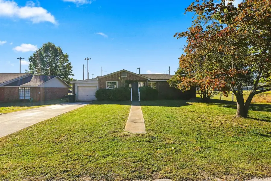 613 N Broad St, Tuscumbia, AL 35674 - #2