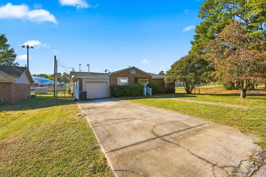 613 N Broad St, Tuscumbia, AL 35674 - #3