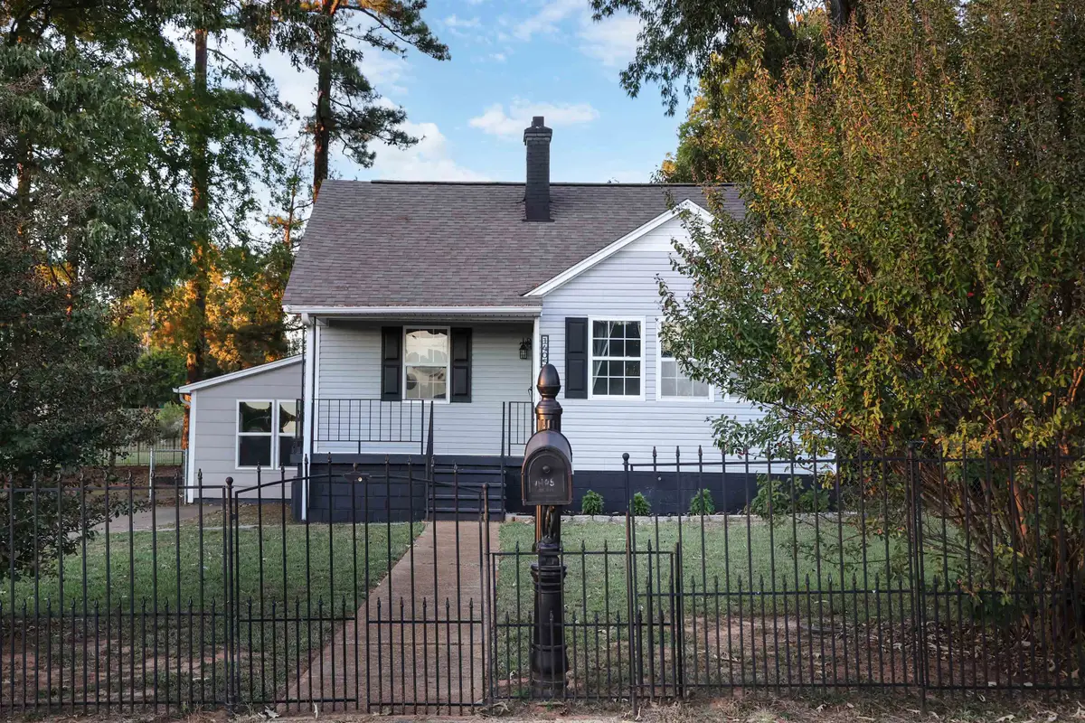 1405 Lynn St, Sheffield, AL 35660 - #1