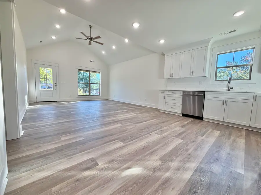 220 Buford St, Florence, AL 35633 - #2
