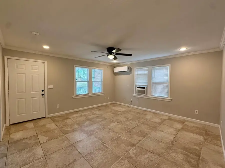 337 N Royal Ave, Florence, AL 35630 - #2