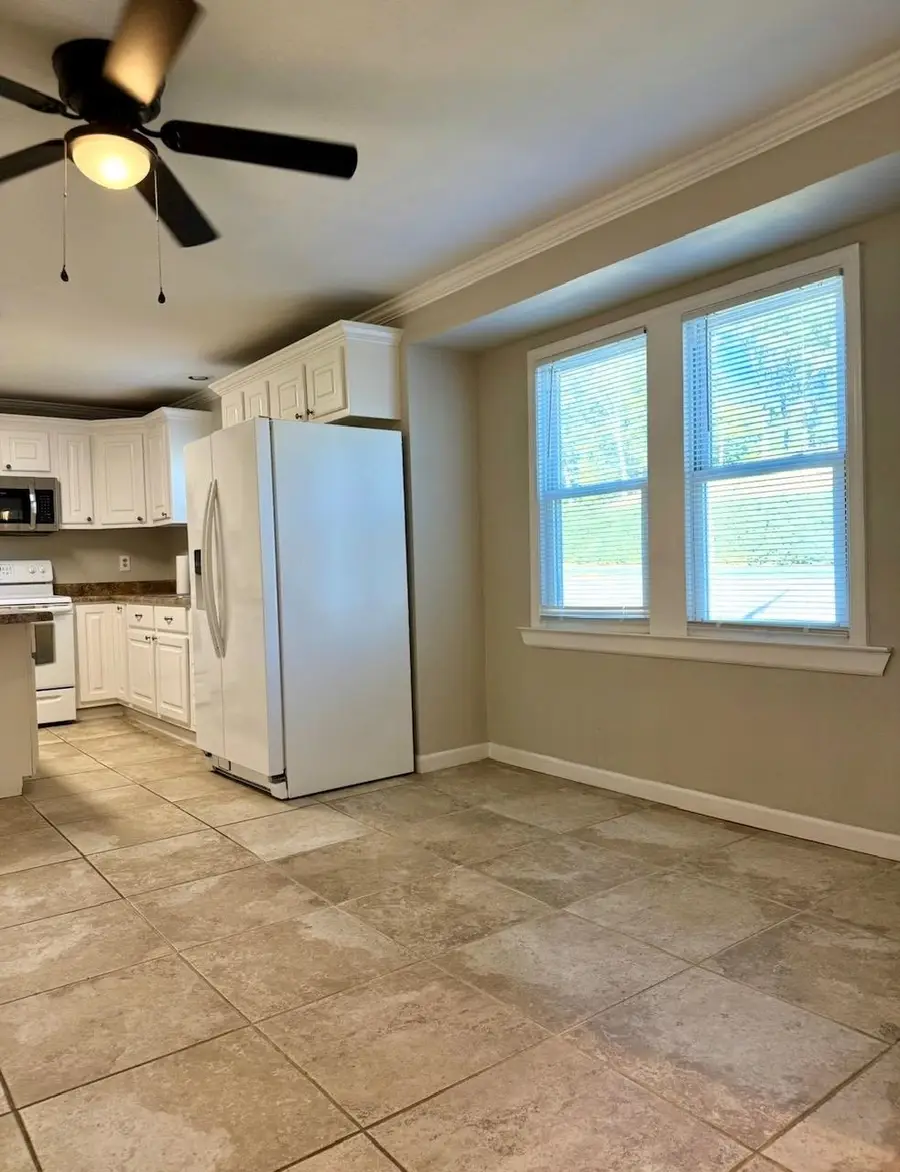 337 N Royal Ave, Florence, AL 35630 - #3