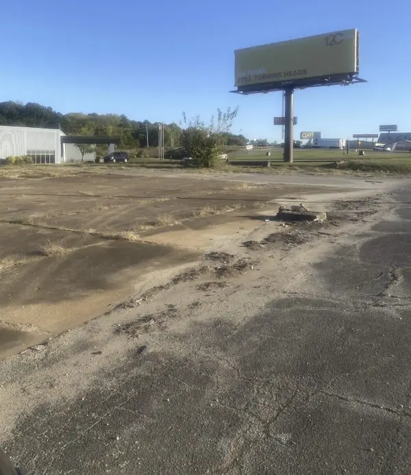 4108 N Jackson Hwy, Sheffield, AL 35660