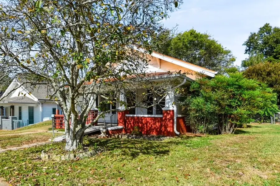 305 E 2nd St, Tuscumbia, AL 35674 - #3