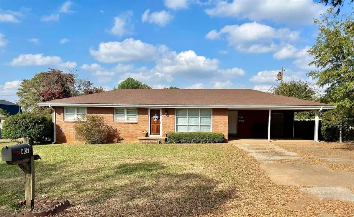 407 W Grove Ave, Muscle Shoals, AL 35661 - #1