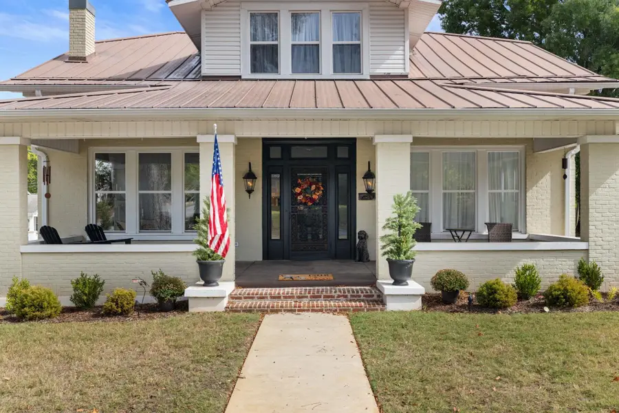 928 N Wood Ave, Florence, AL 35630 - #2
