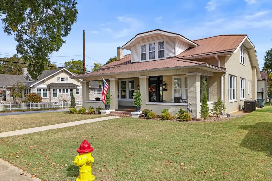 928 N Wood Ave, Florence, AL 35630 - #3
