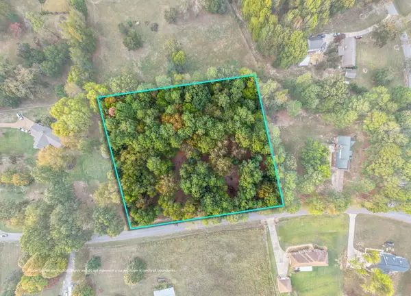 7601 Lakewood Dr, Florence, AL 35634