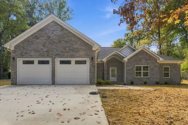 225 Colonial Dr, Florence, AL 35633