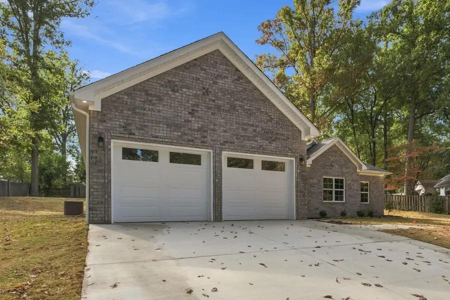 225 Colonial Dr, Florence, AL 35633 - #3