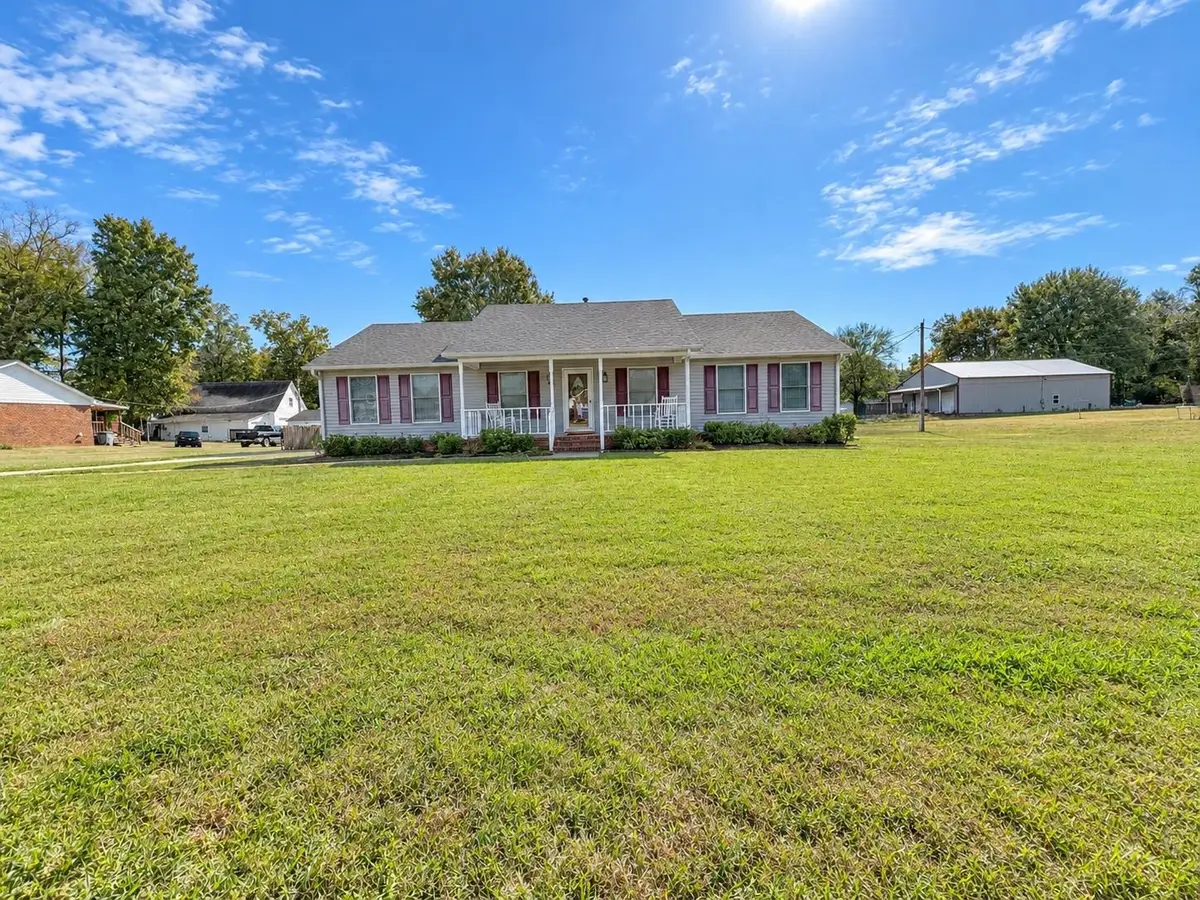 60 Jackson Ave, Rogersville, AL 35652 - #1