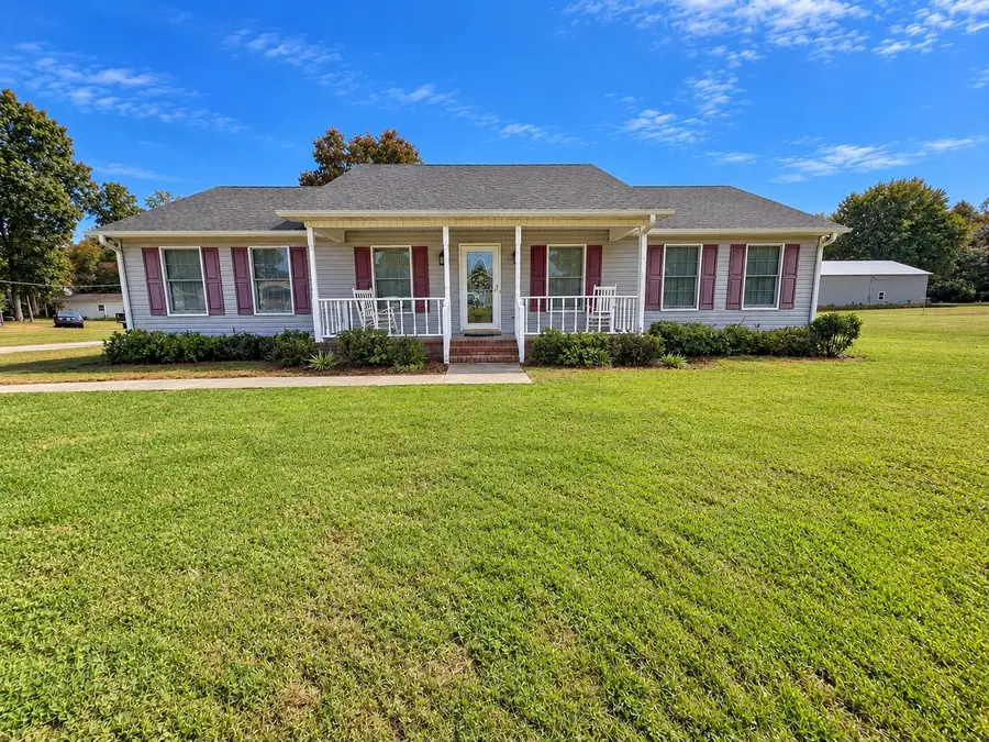60 Jackson Ave, Rogersville, AL 35652 - #2