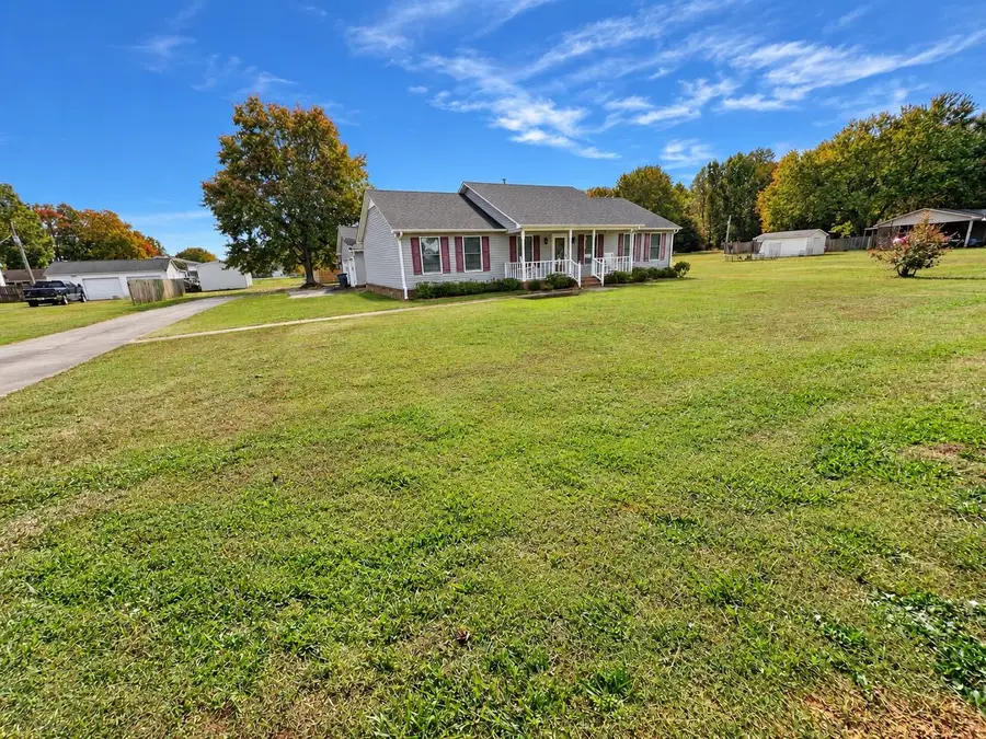 60 Jackson Ave, Rogersville, AL 35652 - #3