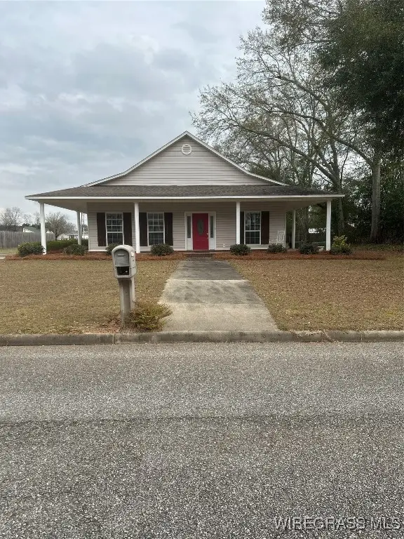 299 Rose Avenue, Hartford, AL 36344