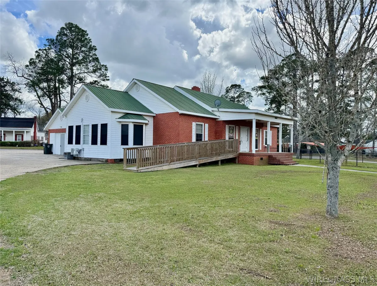 209 W Main Street, Hartford, AL 36344 - #1