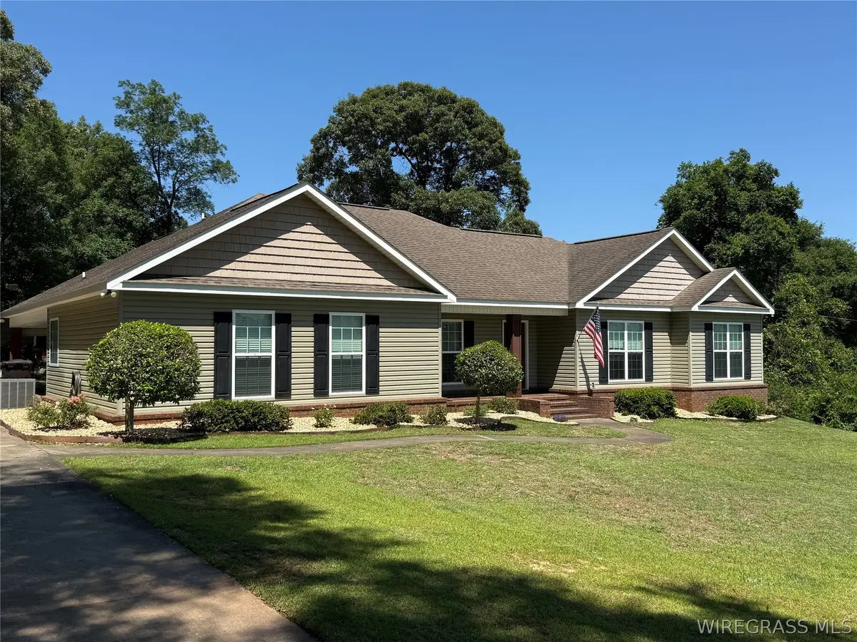 1215 E Mckinnon Street, New Brockton, AL 36351 - #1