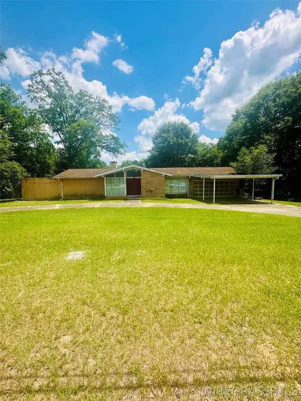 215 Morgan Lane, Ozark, AL 36360