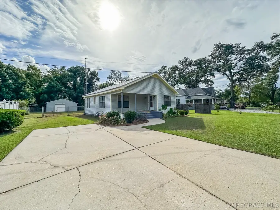 108 S Greenwood Street, Geneva, AL 36340 - #3