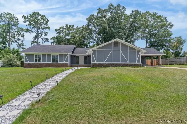 104 E Kingswood Drive, Enterprise, AL 36330