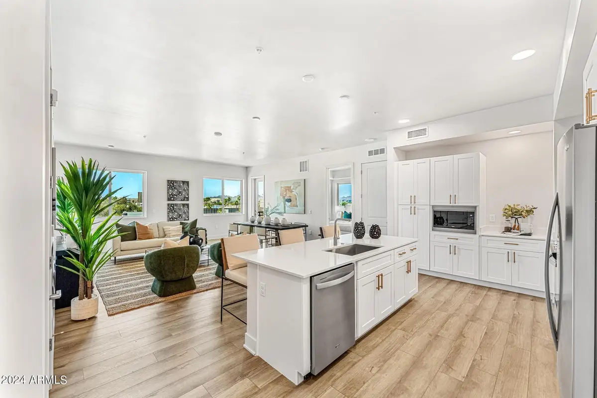 3131 N Central Avenue #4012, Phoenix, AZ 85012 - Image #1