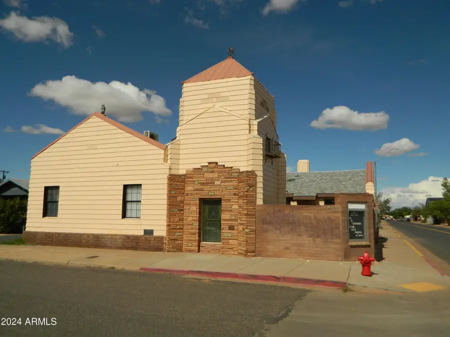 601 N Berry Avenue, Winslow, AZ 86047 - Image #2