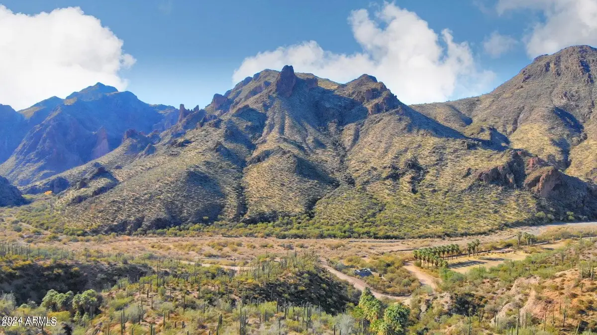 5102 N Castle Hot Springs Road, Morristown, AZ 85342 - Image #1