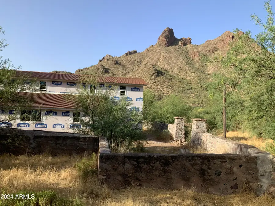 5102 N Castle Hot Springs Road, Morristown, AZ 85342 - Image #3