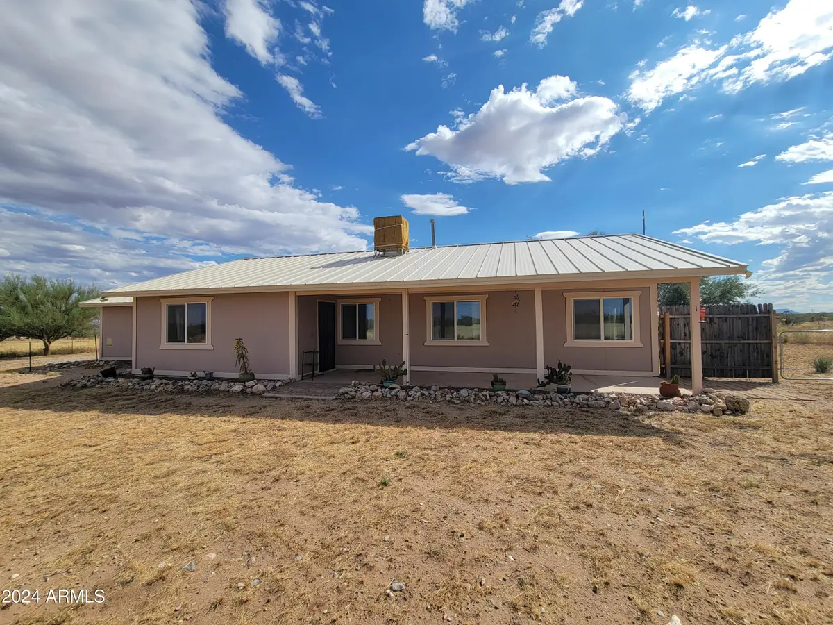 8075 E Bloomfield Road, Hereford, AZ 85615 - Image #1