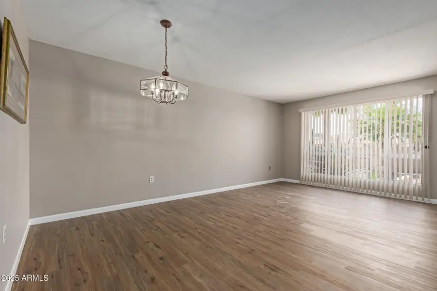 10001 W Caron Drive, Sun City, AZ 85351 - Image #2