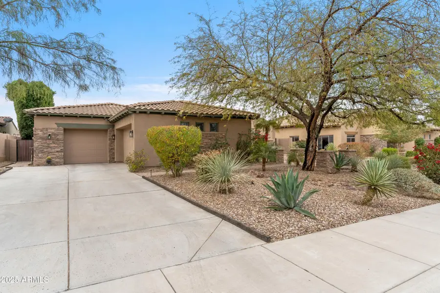 9869 E Davenport Drive, Scottsdale, AZ 85260 - Image #2