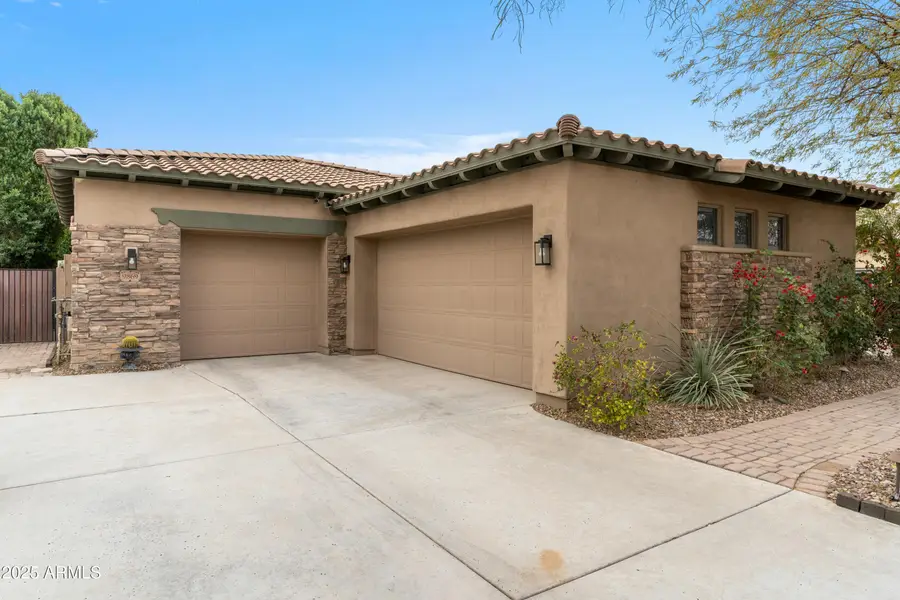 9869 E Davenport Drive, Scottsdale, AZ 85260 - Image #3