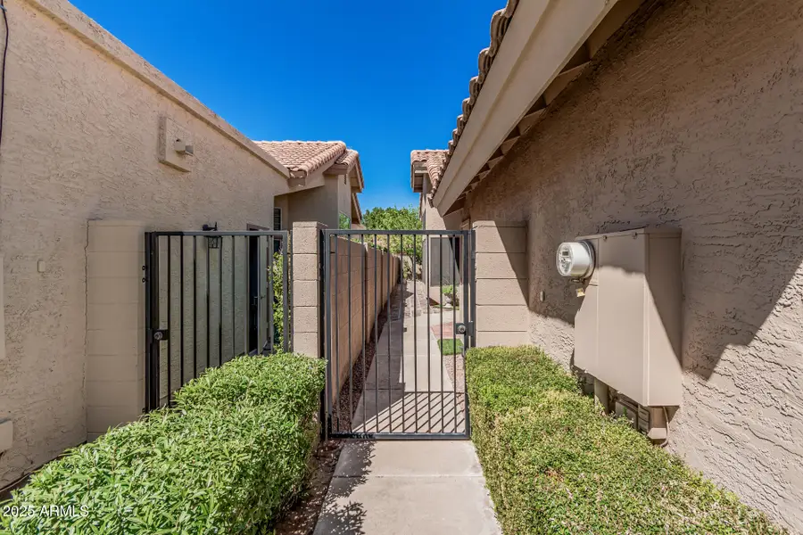 2348 W Comstock Drive, Chandler, AZ 85224 - #3