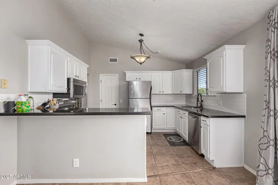 3302 E Hiddenview Drive, Phoenix, AZ 85048 - Image #3