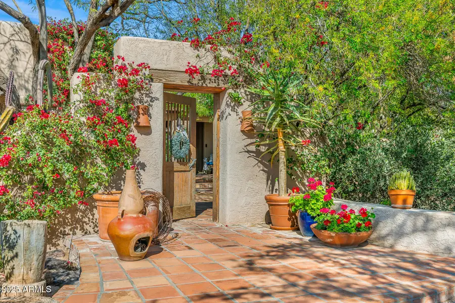 6301 N Camelback Manor Drive, Paradise Valley, AZ 85253 - Image #2