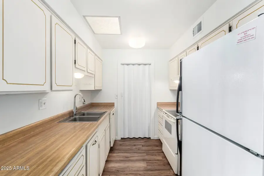 10815 W Santa Fe Drive, Sun City, AZ 85351 - Image #3