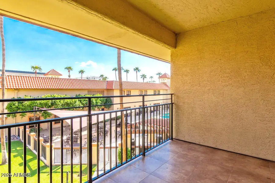 10330 W Thunderbird Boulevard #C304, Sun City, AZ 85351 - Image #2