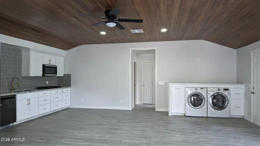 224 S Adonis Avenue, Miami, AZ 85539 - Image #3