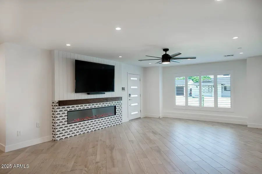 8318 E Sells Drive, Scottsdale, AZ 85251 - Image #3