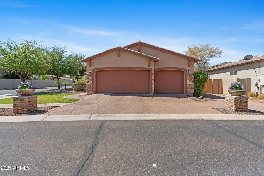3215 E Constance Way, Phoenix, AZ 85042 - Image #2