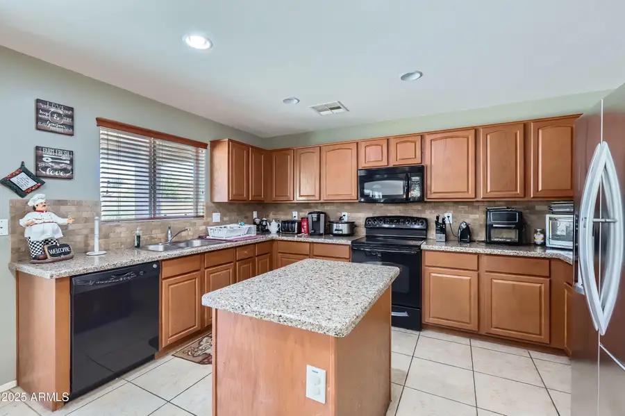 18182 W Desert Lane, Surprise, AZ 85388 - Image #3